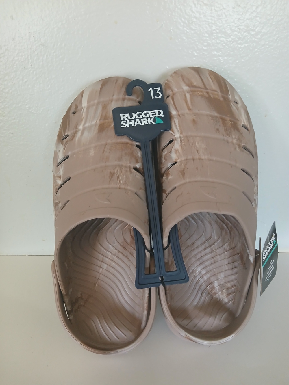 Men's Size 13 Rugged Shark Comfort Clog Sandals in Light Tan